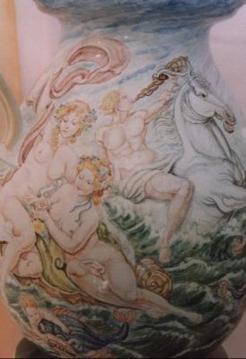 Ceramiche d-Arte di Albisola - Giara a tre manici in maiolica 
con scena mitolagica raffigurante " Ninfe " 